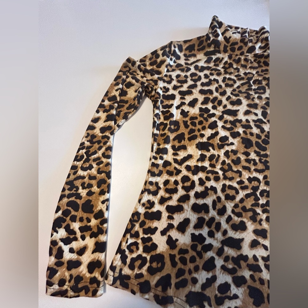 Princie Leopard Print Turtleneck Top Soft Lightweight Jersey Stretch Fabric Sz S - Picture 3 of 10
